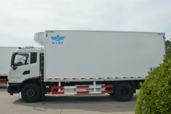 湖北風(fēng)霜制冷推出開利雙冷機疫苗車(圖1)